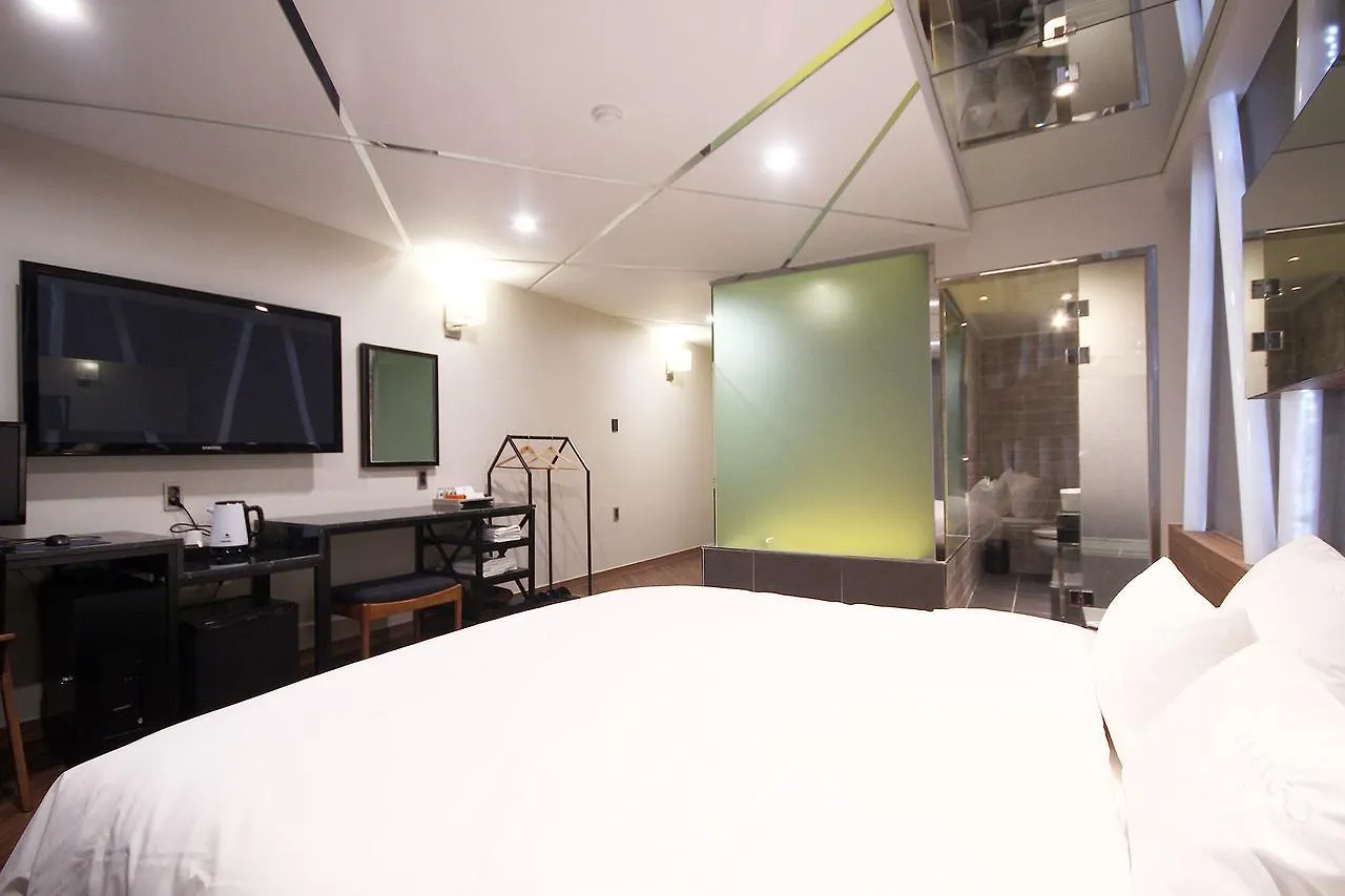 Mango Hotel Busan 2*,