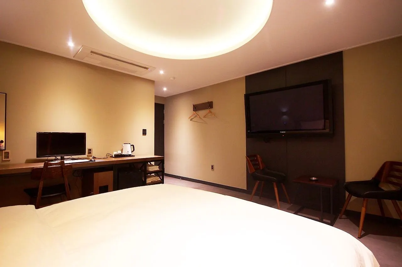 Mango Hotel Busan 2*,